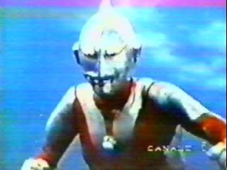 0002Ultraman.jpg (19490 byte)